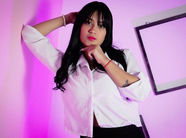 Samantaa Hot