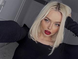 miss blondiee