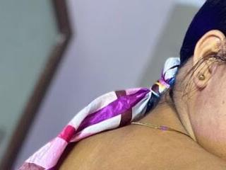 Sophia curvy1