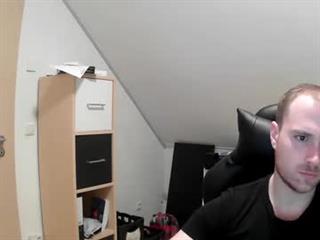 here4y